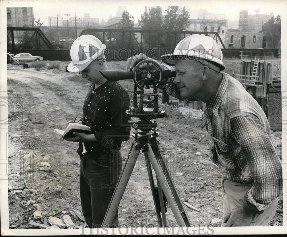 1951 Press Photo Field Engineers Roger Johnson &amp; Dave Haakana - Historic Images