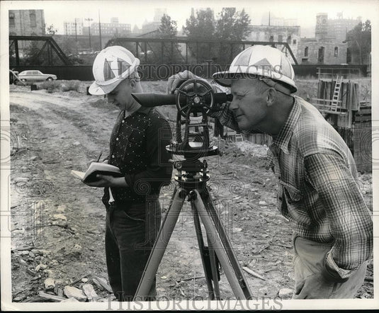 1951 Press Photo Field Engineers Roger Johnson & Dave Haakana - Historic Images
