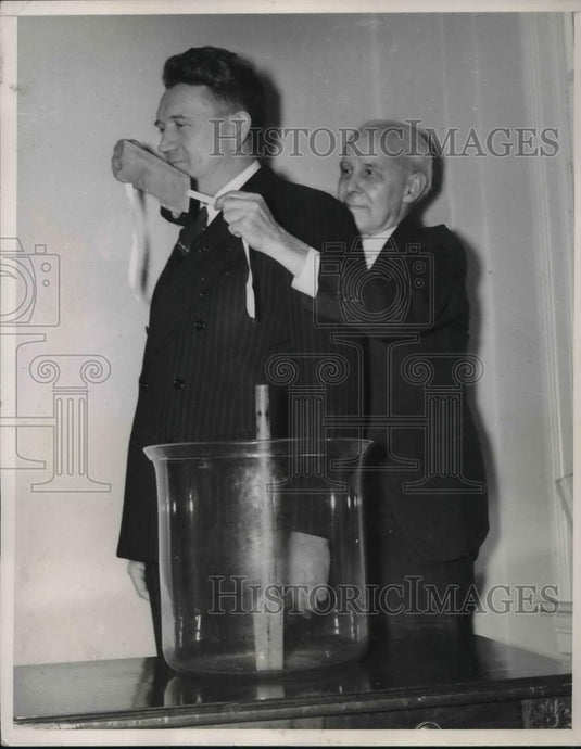 1940 Press Photo Lt. Col. Charles R. Morris who tied the blindfold on Sec. of - Historic Images