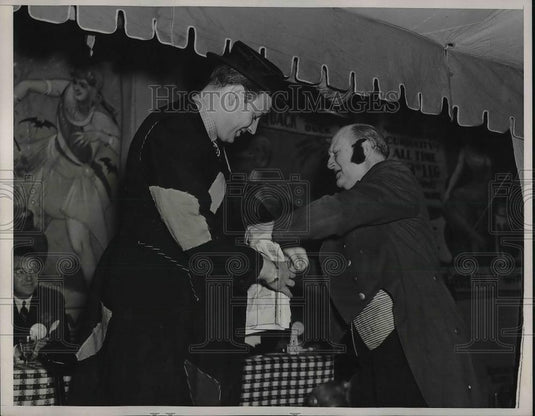 1938 Press Photo Mr Winthrop & his butler Fred Pitzer, Saints of Summer Club - Historic Images