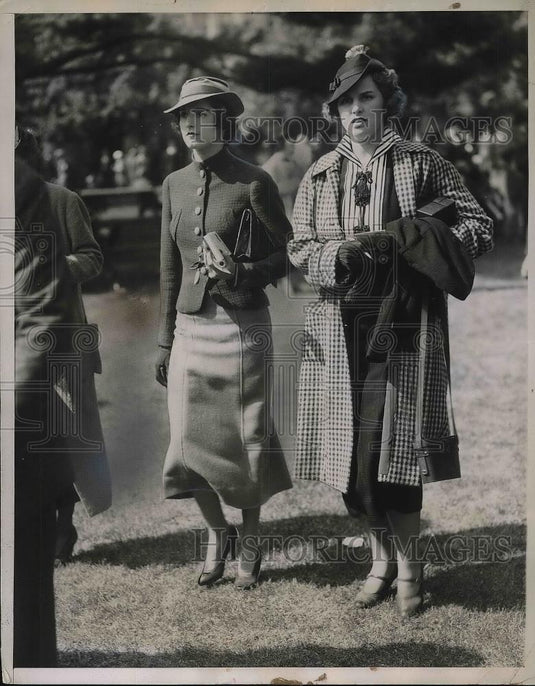 1936 Press Photo Muriel B Richards & Mrs John Baskers at Belmont Park Opening - Historic Images