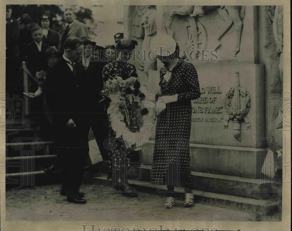 1936 Press Photo Gov. McAlister, Mrs Ann Houston and Margaret Houston - Historic Images