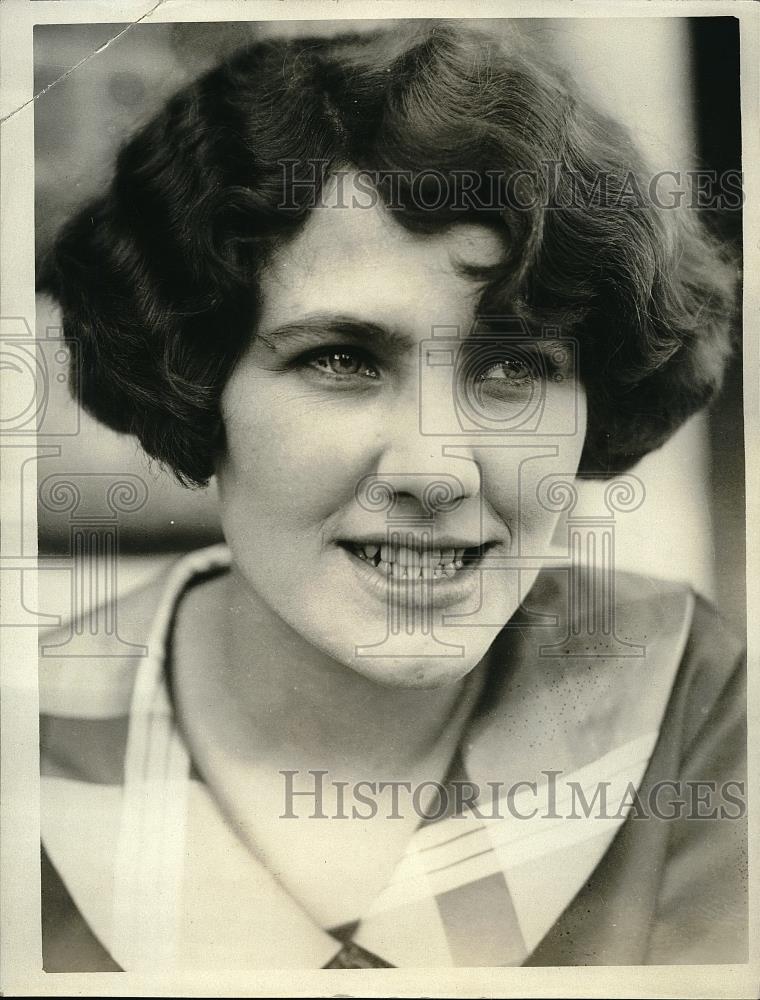 1925 Press Photo Gladys Dee, University California co-ed poses for the cameraman - Historic Images