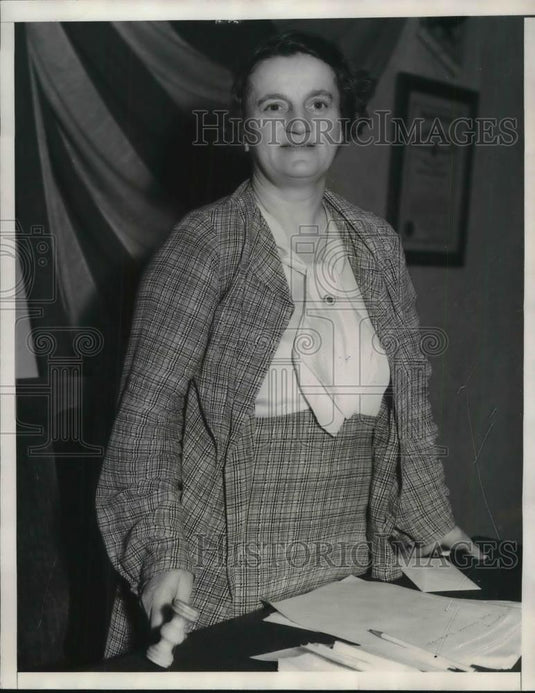 1934 Press Photo Mrs. Norma Walker at a meeting - Historic Images