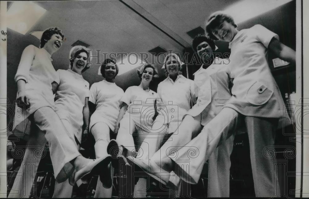 1940 Press Photo Nurses at Queen of Angeles Hospital New Uniform - Historic Images