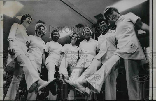 1940 Press Photo Nurses at Queen of Angeles Hospital New Uniform - Historic Images