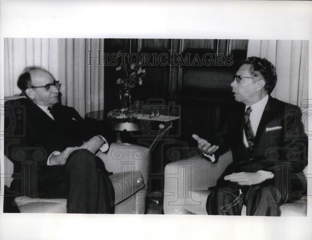 1969 Press Photo Mexican president Gustavo Diaz Ordaz with Raul Roa - Historic Images