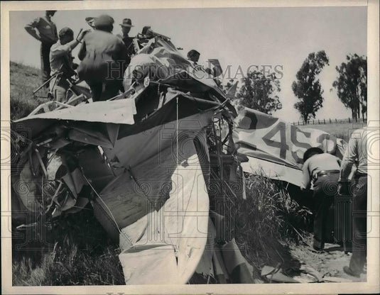 1946 Press Photo Wreckage of plane crash at Fairfield, Calif. - Historic Images