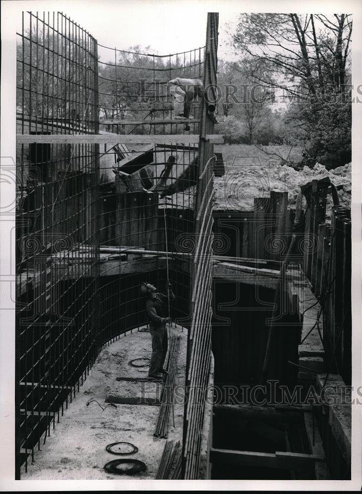 1954 Press Photo Reinforcing Pier at Sandusky River Bridges - Historic Images