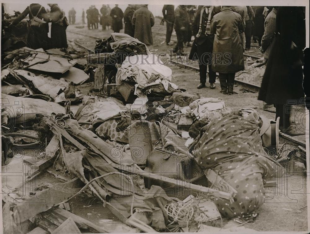 1933 Press Photo Debris From Paris Strasbourg Train Crash at Lagny Station - Historic Images