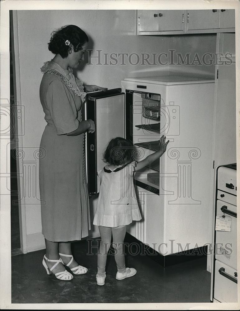 1932 Press Photo Mrs Sophie Kozelka and her daughter Arlene - Historic Images