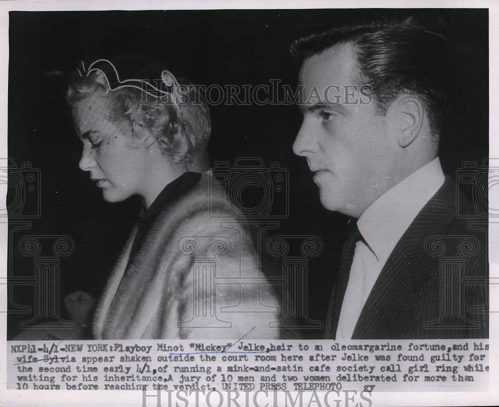 1955 Press Photo Playboy Minot Mickey Jelke outside of Court Room - Historic Images