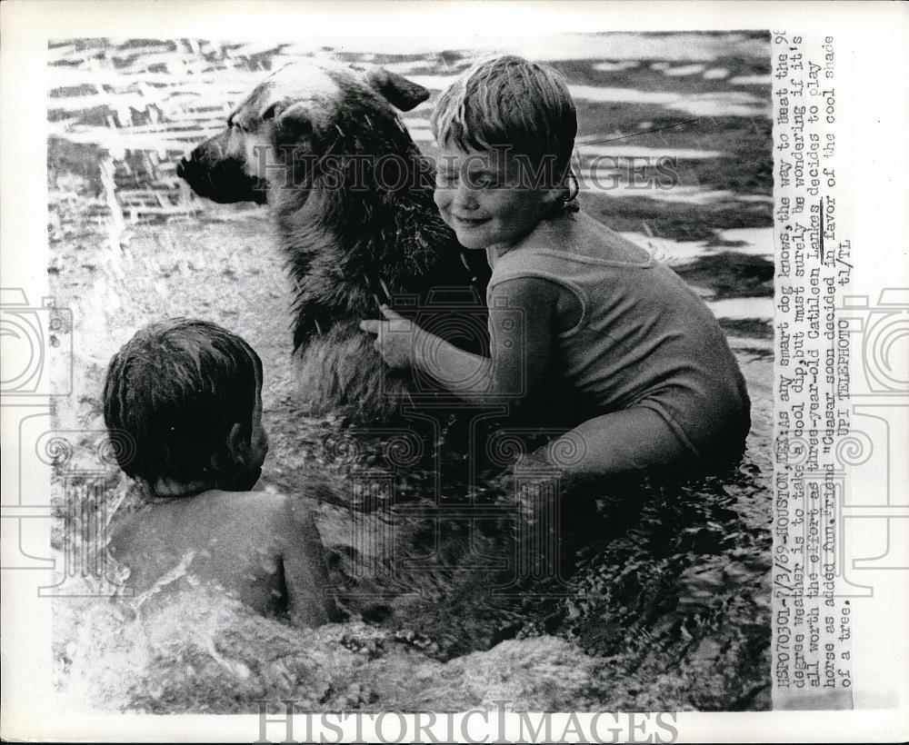 1969 Press Photo Cathleen Lankes with Dog Ceasar - Historic Images