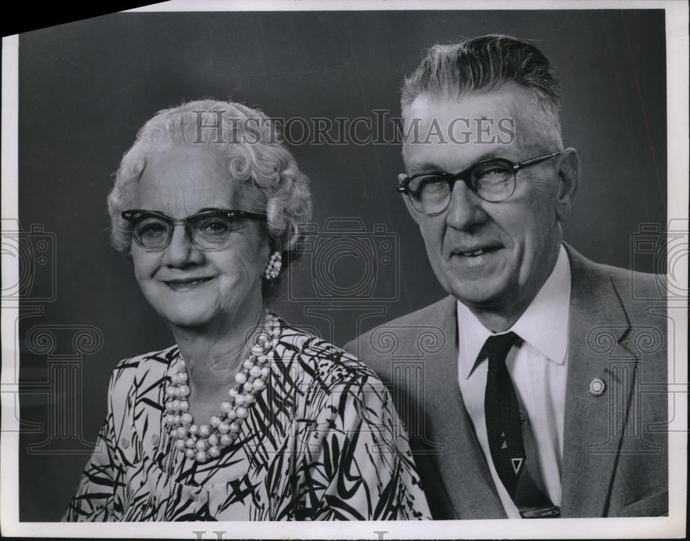 1967 Press Photo Mr. and Mrs. Carl Howard at their wedding - Historic Images