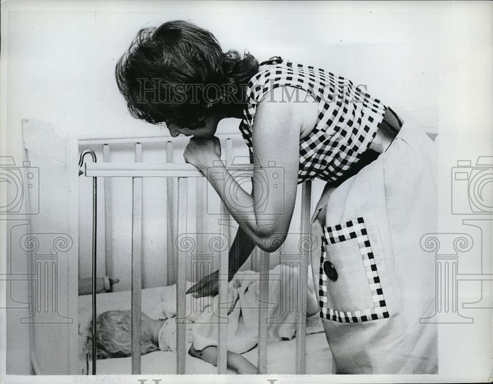 1962 Press Photo Sherri Finkbine&#39;s suit seeking court approval for an abortion - Historic Images