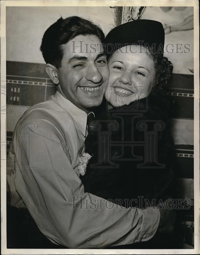 1940 Press Photo Michael Angelo Domenico &amp; wife - Historic Images