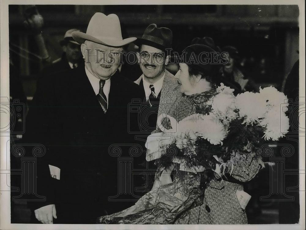 1935 Press Photo Vice President Mr and Mrs. John Garner leaving for the Orient. - Historic Images