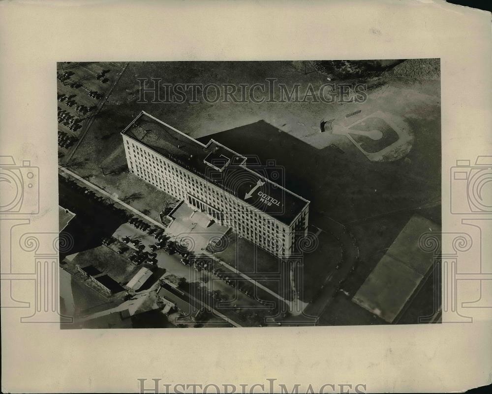 1929 Press Photo Signs on a Toledo office building are dotting the country - Historic Images