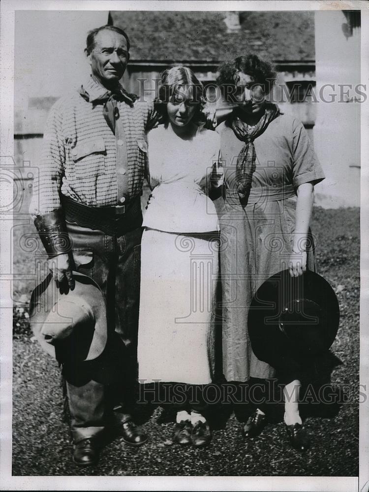 1935 Press Photo Rev and Mrs Payne with Gladys Kelly - Historic Images