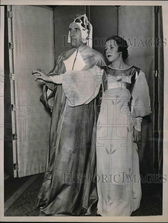 1935 Press Photo Mrs. George Elliman as Beatrice, Van Carmell as Dante - Historic Images