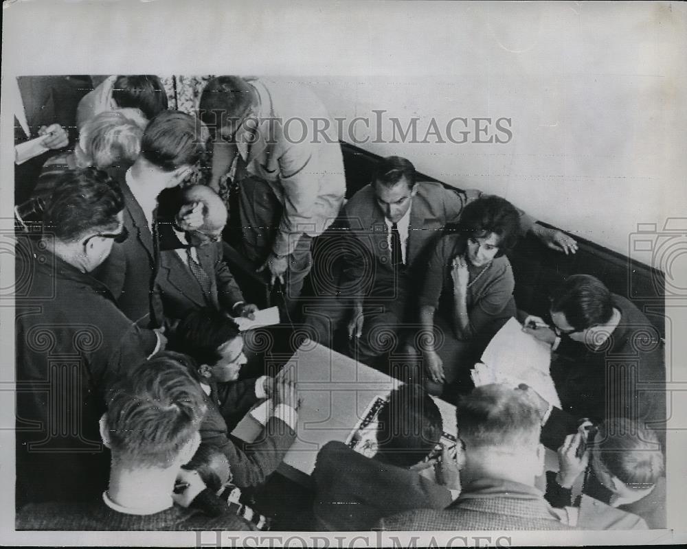 1962 Press Photo Mrs. Sherri Finkbine &amp; her husband Robert on their arrival - Historic Images