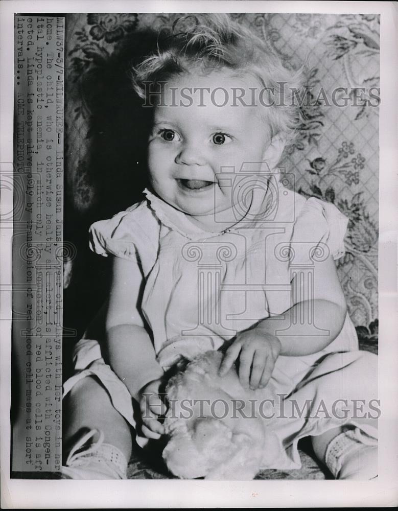 1951 Press Photo Linda Susan Jans posing for photo - Historic Images