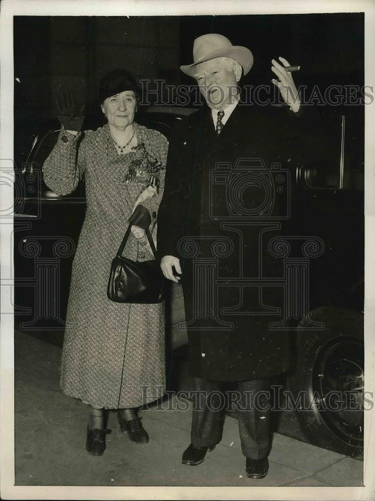 1935 Press Photo U.S. Vice Pres. & Mrs.John Garner arrived in Washington. - Historic Images