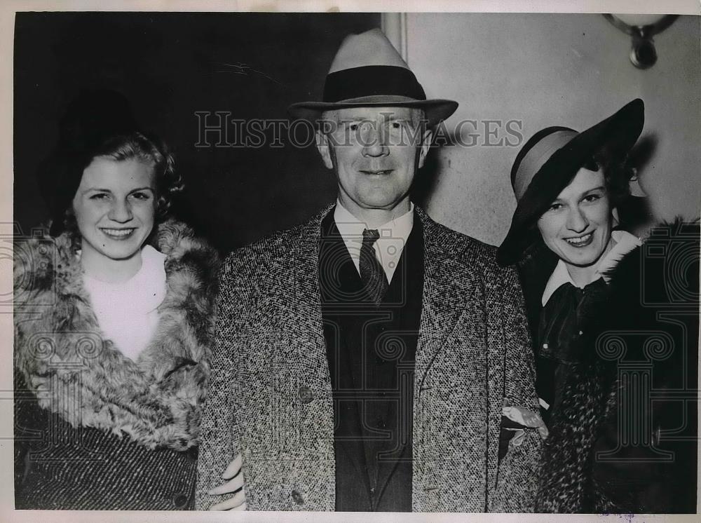 1936 Press Photo District Attorney Earl Wteengel, Wife &amp; Daughter Lillie - Historic Images