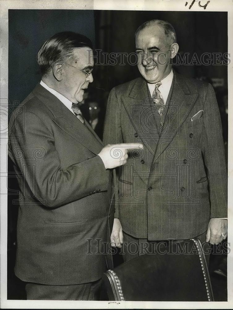 1937 Press Photo Sen. F. Van Nuys speaking with Raymond Moley - Historic Images