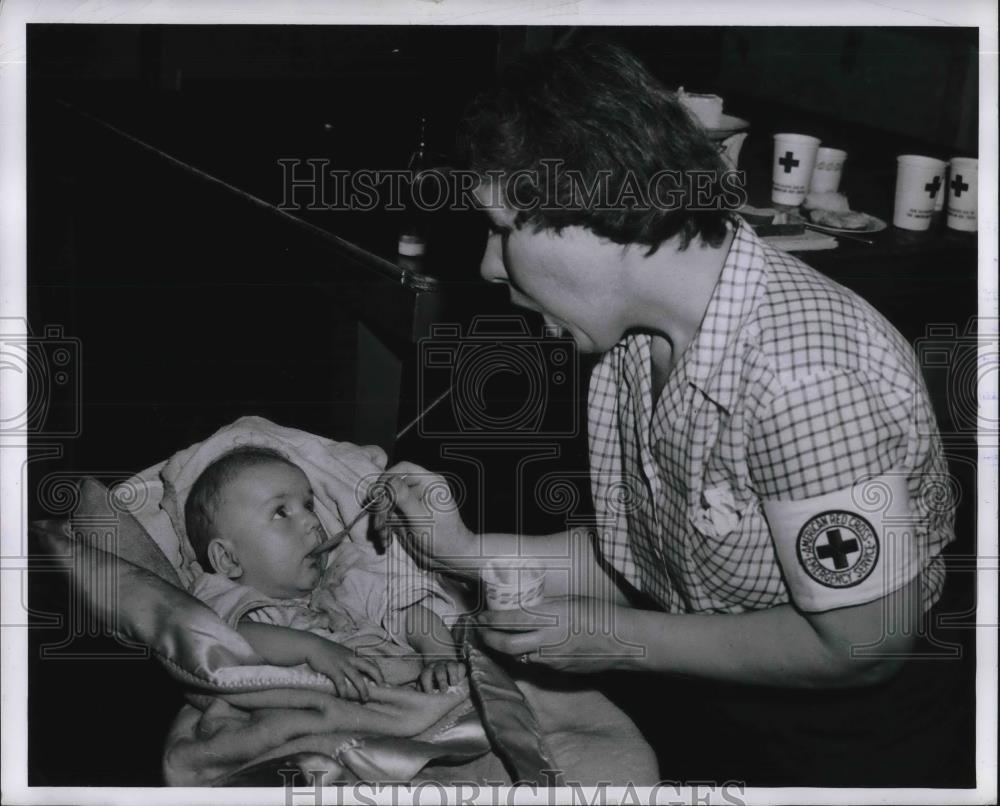 1955 Press Photo Daniel J. Johns Fed By Red Cross Worker Mrs. James L. Slattery - Historic Images