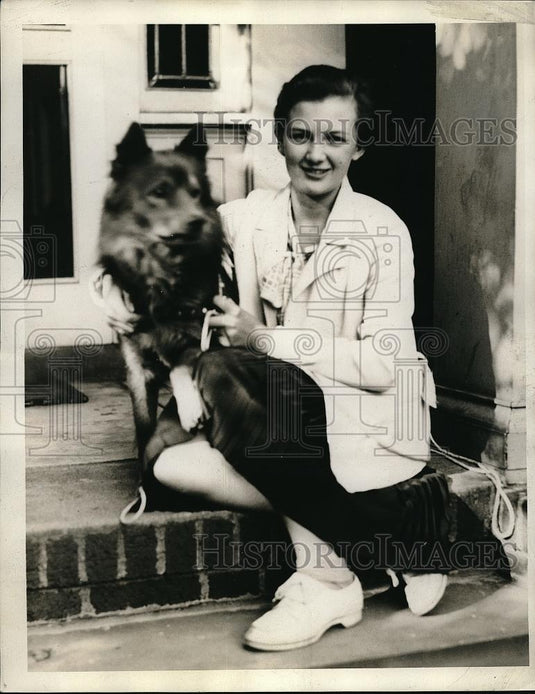 1934 Press Photo Elizabeth Forrest & Her Dog - Historic Images