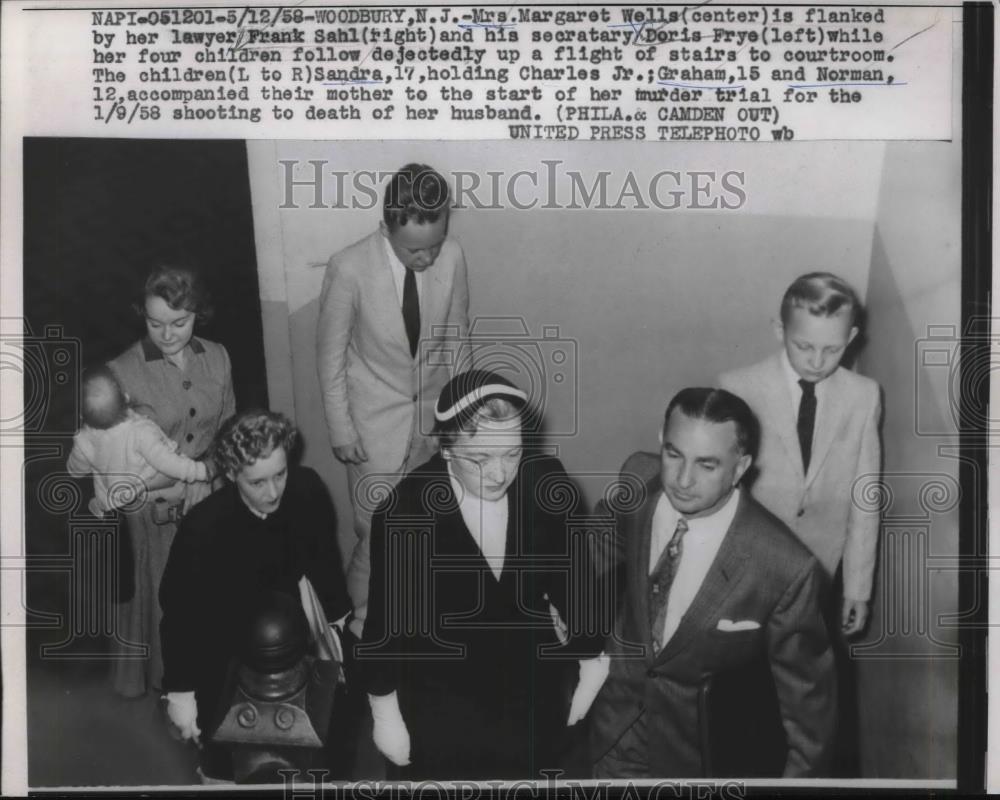 1958 Press Photo Mrs. Margaret Wills with his Lawyer Frank Sahl and Doris Frye - Historic Images