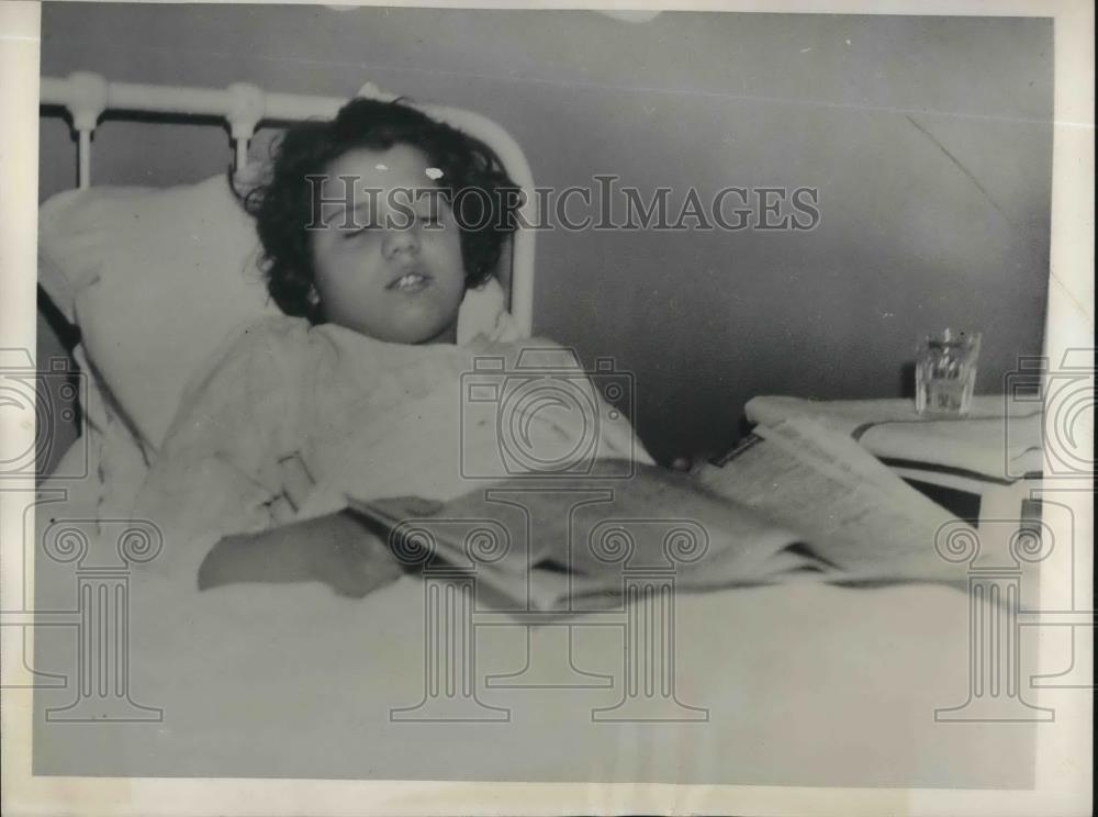 1933 Press Photo Anita Di Silvestro Daughter Of John Di Silvestro In Hospital - Historic Images