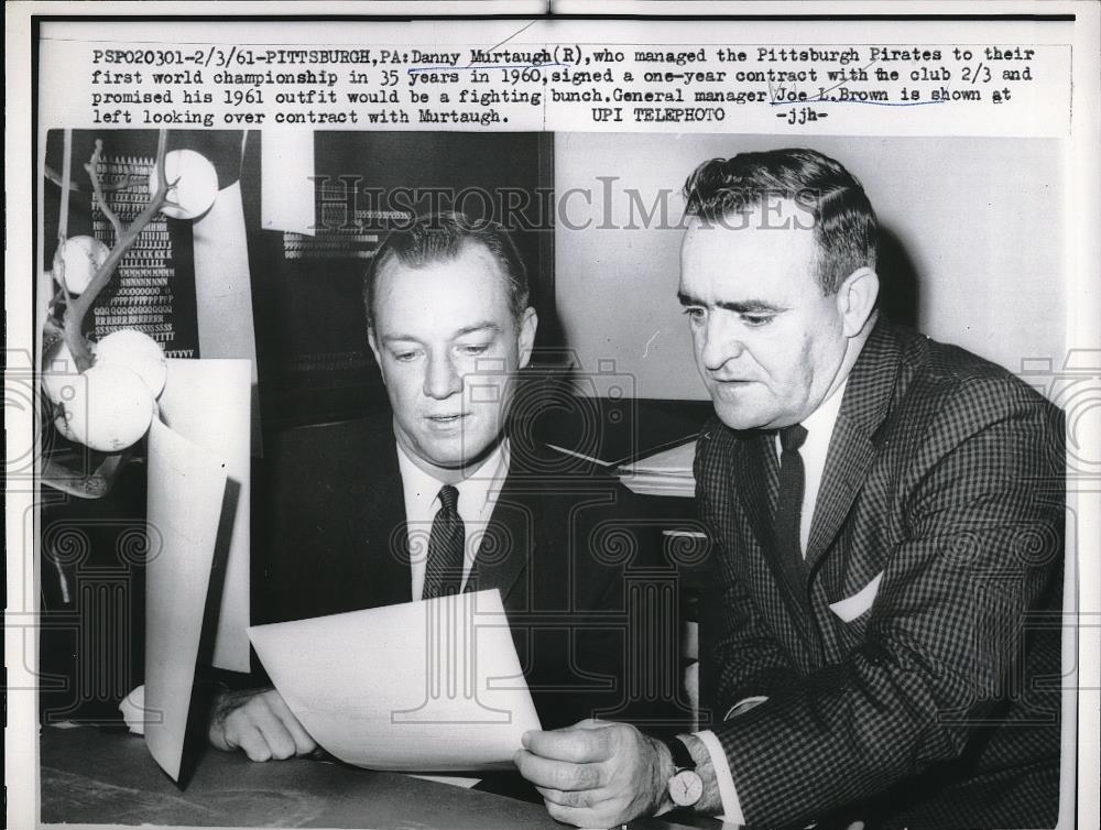 1961 Press Photo Danny Murtaugh Pittsburgh Pirates Manager & Joe Brown - Historic Images
