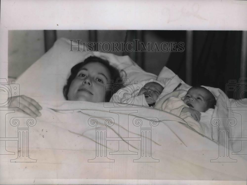 1936 Press Photo mrs. M. O. Bennett with her twins - Historic Images