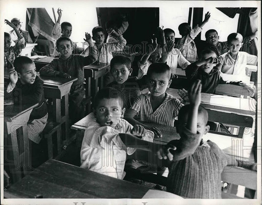 1967 Press Photo Children in Refugee Camp Amman Jordan - Historic Images
