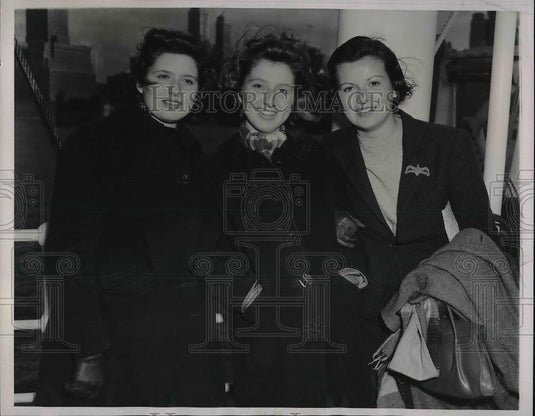 1940 Press Photo Elizabeth, Patricia and Marion Laurrichts as they are staying - Historic Images