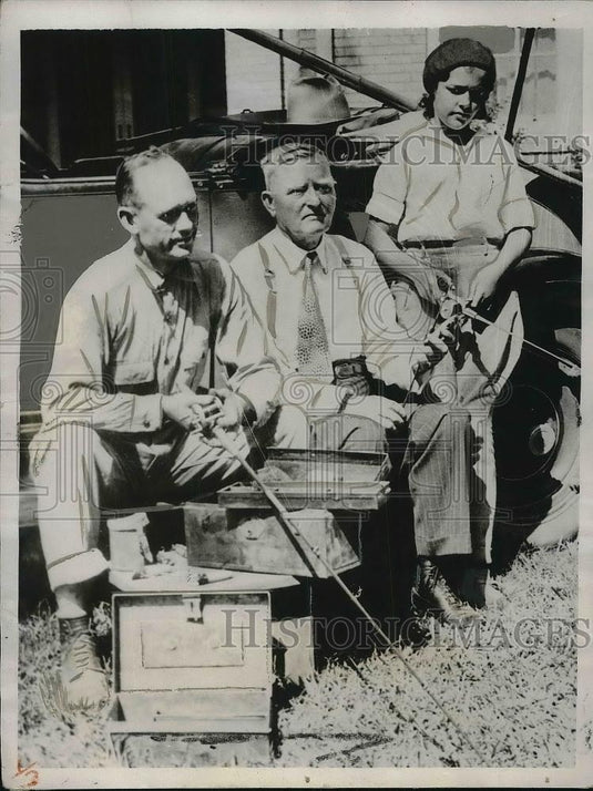 1932 Press Photo Vice Pres John Garners prepared for a fishing Trip at Uvalde. - Historic Images