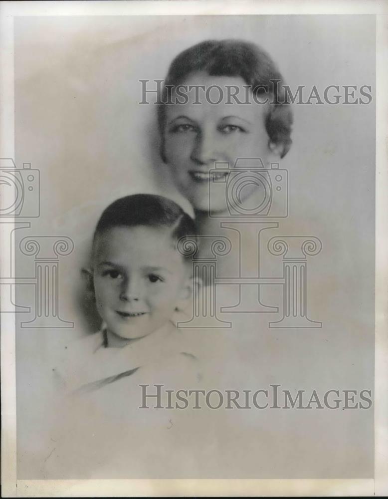 1941 Press Photo Mrs Anthony Danis with Son Anthony Jr Family of Commander Danis - Historic Images