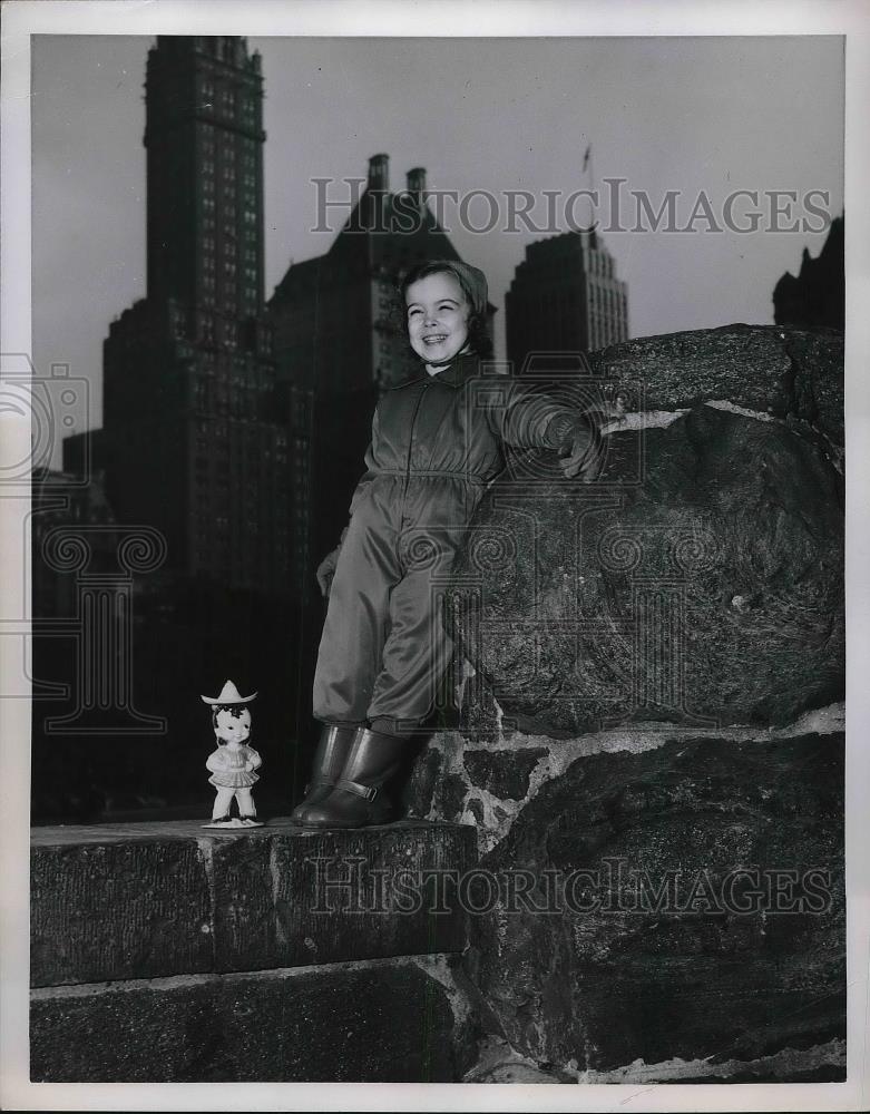 1950 Press Photo All weather suit for children - Historic Images