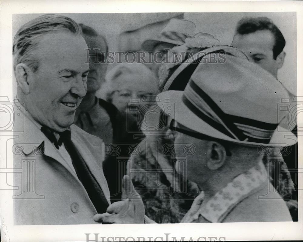 1962 Press Photo Canadian Prime Minister Lester Pearson &amp; Nobel Peace prize man - Historic Images