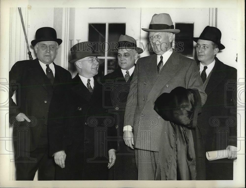 1938 Press Photo Mayor BF Hickmann of St Louis Mayor Reading Detroit, Mayor Kell - Historic Images