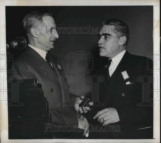 1943 Press Photo Walter Dear & Linwood Noyes, publishers - Historic Images