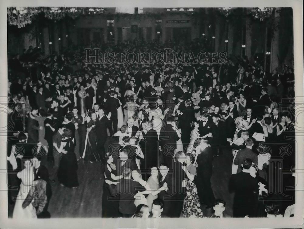 1938 Press Photo Crowd in Hotel Willard Celebrating Pres. Roosevelt&#39;s Birthday - Historic Images