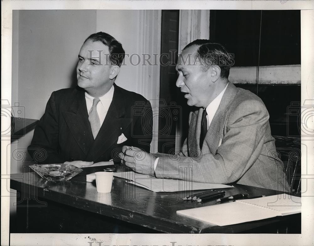 1945 Press Photo Mayer Halpern, John J Donovan Assistant US District attorney - Historic Images