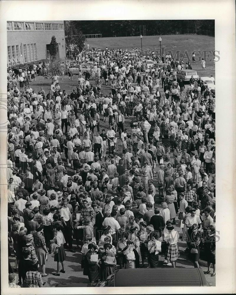 1964 Press Photo Traffic Jame at Kent State University, Kent, Ohio - Historic Images