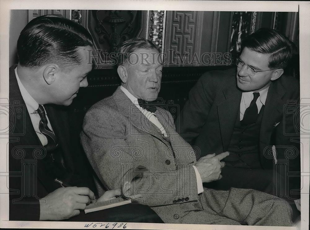 1939 Press Photo Senator Charles McNary of Oregon Talking to Reporters - Historic Images