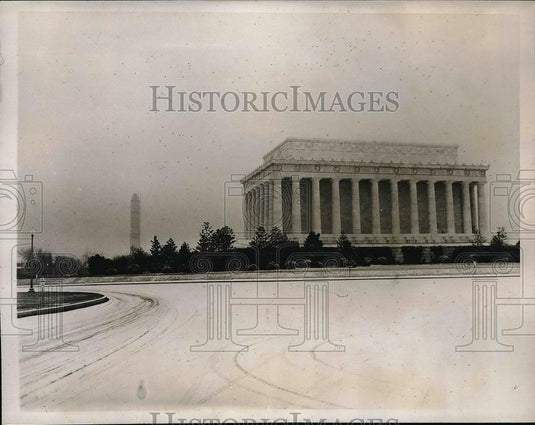 1934 Press Photo Lincoln Memorial after first snowfall of the season - Historic Images