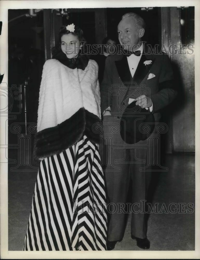 1941 Press Photo Tommy Manville, Dorothy Mercer, at Madison Square Garden - Historic Images