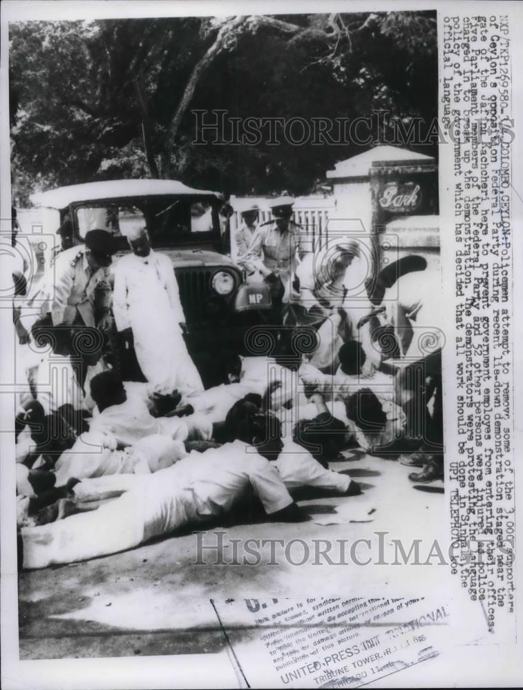 1961 Press Photo Policemen Remove Supporters Of Federal Party Form Protest Site - Historic Images